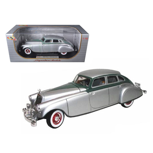 1933 Pierce Arrow Silver 1/18 Diecast Model Car by Signature Models