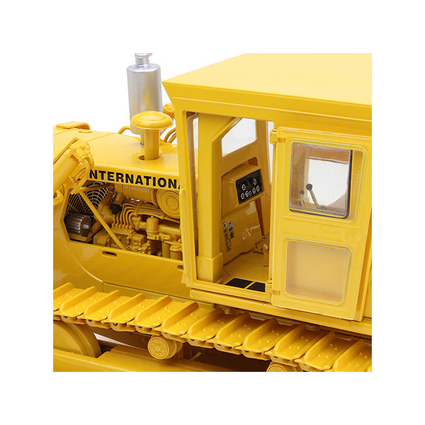 International Harvester TD-25 Dozer with Enclosed Cab and Ripper 1/25 Diecast Model by First Gear