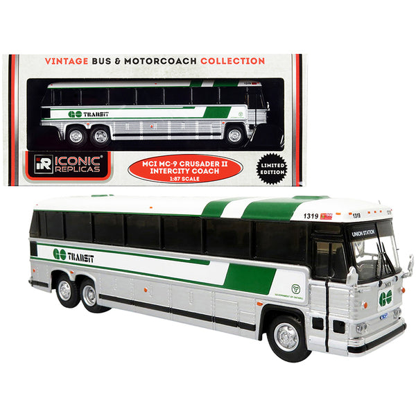 1980 MCI MC-9 Crusader II Intercity Coach Bus "Union Station" Toronto (Ontario Canada) "GO Transit" "Vintage Bus & Motorcoach Collection" 1/87 (HO) Diecast Model by Iconic Replicas