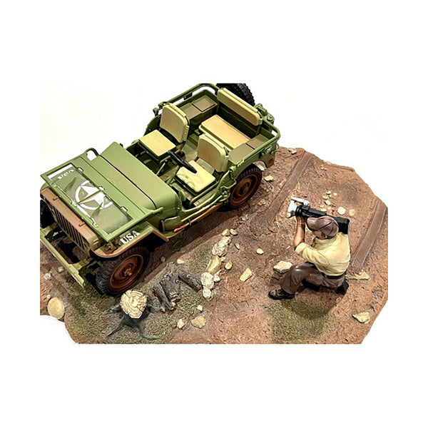 "4X4 Mechanic" Figure 7 for 1/18 Scale Models by American Diorama