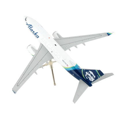 Boeing 737-700BDSF Commercial Aircraft "Alaska Air Cargo" White with Blue Tail "Gemini 200" Series 1/200 Diecast Model Airplane by GeminiJets