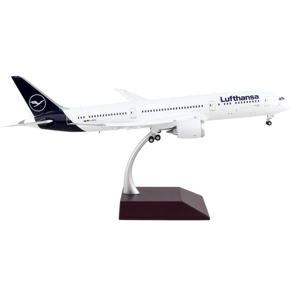 Boeing 787-9 Commercial Aircraft with Flaps Down "Lufthansa" White with Blue Tail "Gemini 200" Series 1/200 Diecast Model Airplane by GeminiJets