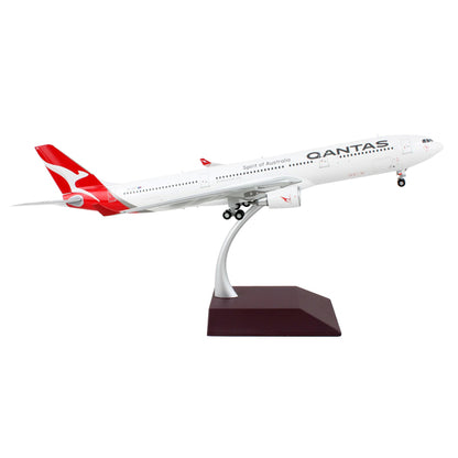 Airbus A330-300 Commercial Aircraft "Qantas Airways - Spirit of Australia" White with Red Tail "Gemini 200" Series 1/200 Diecast Model Airplane by GeminiJets