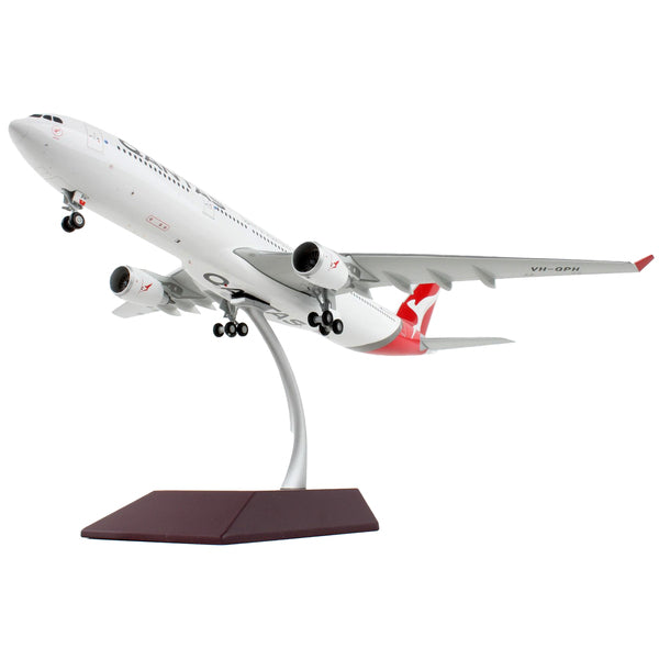 Airbus A330-300 Commercial Aircraft "Qantas Airways - Spirit of Australia" White with Red Tail "Gemini 200" Series 1/200 Diecast Model Airplane by GeminiJets