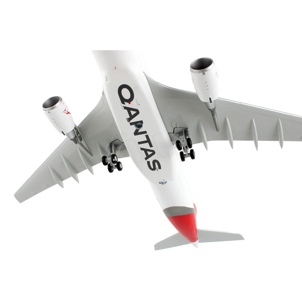 Airbus A330-300 Commercial Aircraft "Qantas Airways - Spirit of Australia" White with Red Tail "Gemini 200" Series 1/200 Diecast Model Airplane by GeminiJets