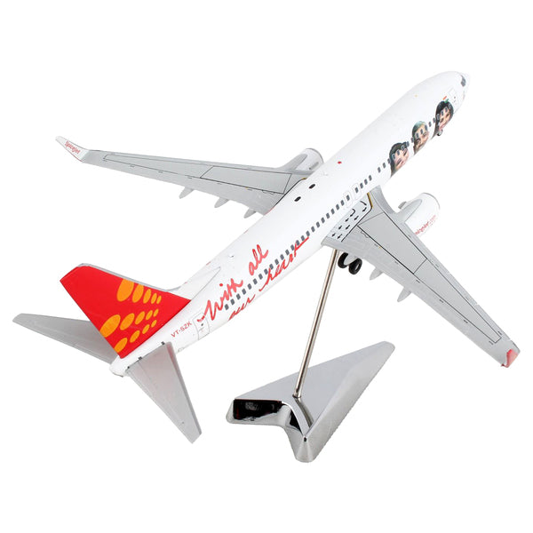 Boeing 737-800 Commercial Aircraft "SpiceJet" White with Red Tail "Gemini 200" Series 1/200 Diecast Model Airplane by GeminiJets