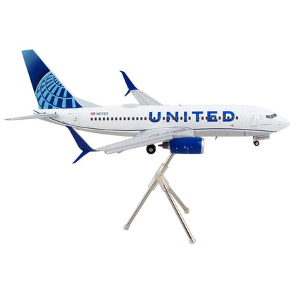 Boeing 737-700 Commercial Aircraft with Flaps Down "United Airlines" White with Blue Tail "Gemini 200" Series 1/200 Diecast Model Airplane by GeminiJets