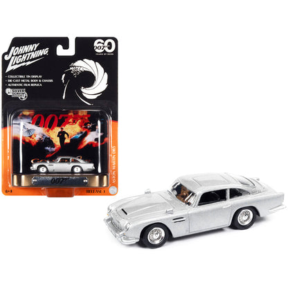 Aston Martin DB5 RHD (Right Hand Drive) Silver Metallic 007 (James Bond) "GoldenEye" (1995) Movie with Collectible Tin Display "Silver Screen Machines" Series 1/64 Diecast Model Car by Johnny Lightning