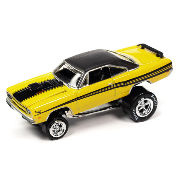 1970 Plymouth Road Runner Yellow with Black Gator Top and Black Stripes and 1969 Dodge Charger R/T HEMI Orange with Black Top and Tail Stripe "Zingers!" Set of 2 Cars "2-Packs" 2023 Release 1 1/64 Diecast Model Cars by Johnny Lightning